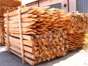 palette piquet acacia sciés palissage viticole arboricole clôture acacia vigne acacia rond