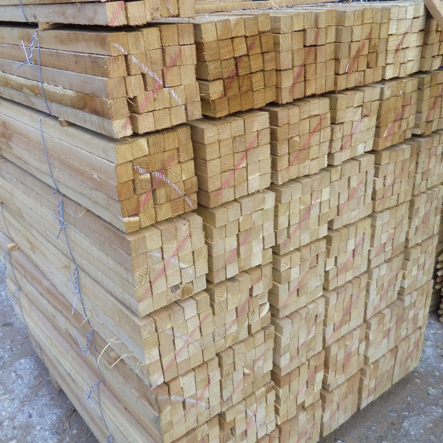 tuteur carré en acacia